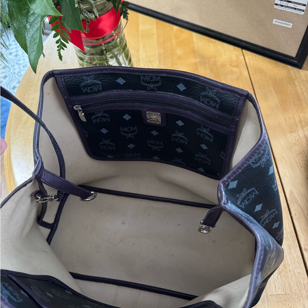🚨SOLD🚨MCM Princess Lion Tote & Pouch - Picture 6 of 13